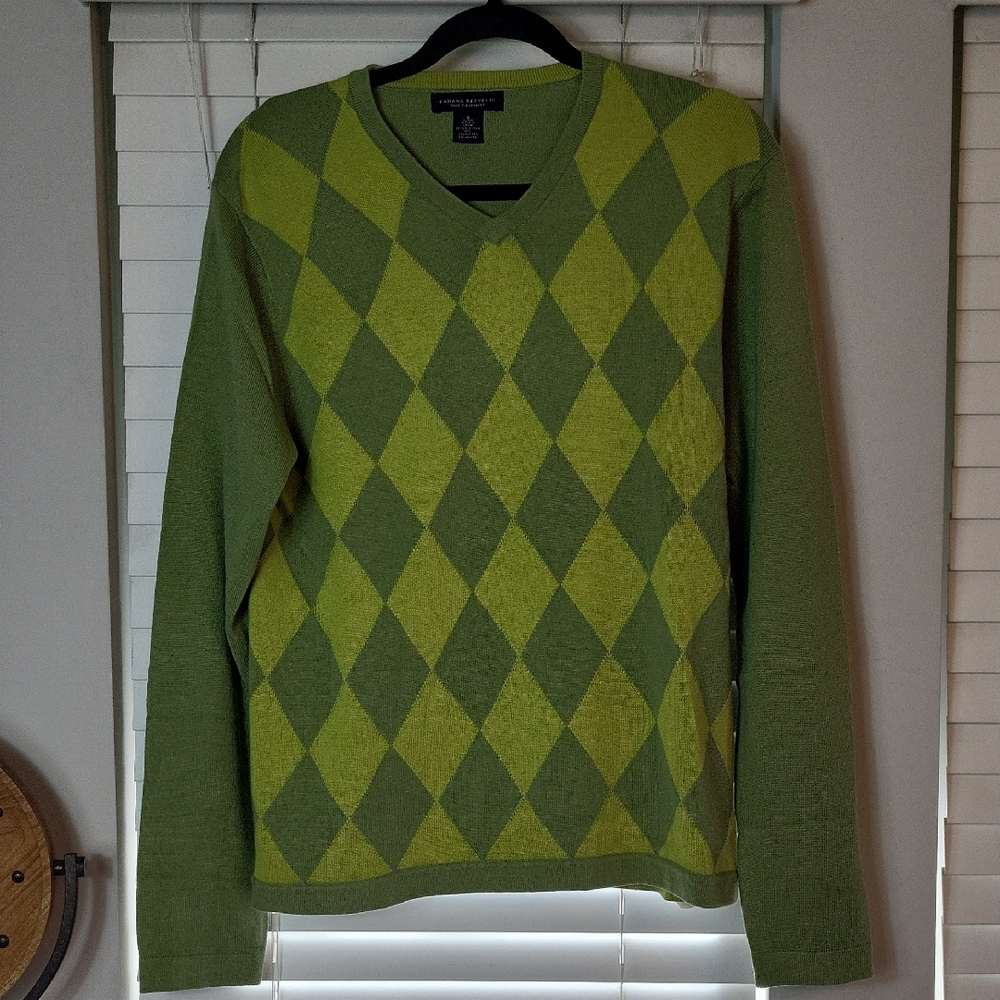 Banana Republic Men's Lime and Olive Argyle‎ V-Neck Sweater. Size S